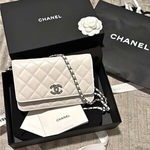CHANEL 🤍Classic and Trendy 🤍Ivory Quilted Crossbody Bag